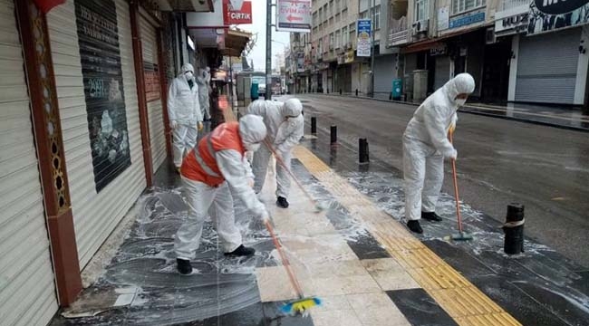 Kilis'te Cadde ve Kaldırımlar Dezenfekte Ediliyor