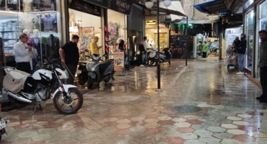 Kilis'te 17:00 Başlayan Gök Gürültülü Sağanak Yağış Devam Ediyor!