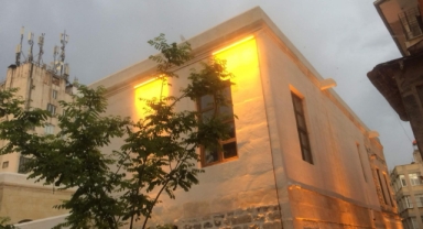Kilis Hoca Hamamı'nın Yanındaki Tarihi Taş Yonması Ev: Restorasyonun Gölgesindeki Kültürel Hazine