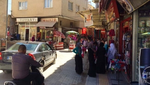 Veliler Çarşıya Akın Etti
