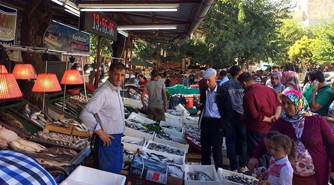 Balıkçı Tezgahlarında Kuyruk Var