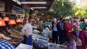 Balıkçı Tezgahlarında Kuyruk Var