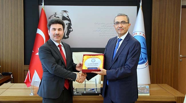 Üniversitede Devir Teslim Töreni Yapıldı