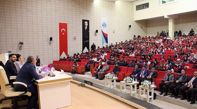 “Cumhurbaşkanlığı Hükümet Sistemi” Konulu Panel Düzenlendi