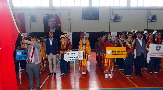 Kilis'te Halk Oyunları Yarışması Yapıldı