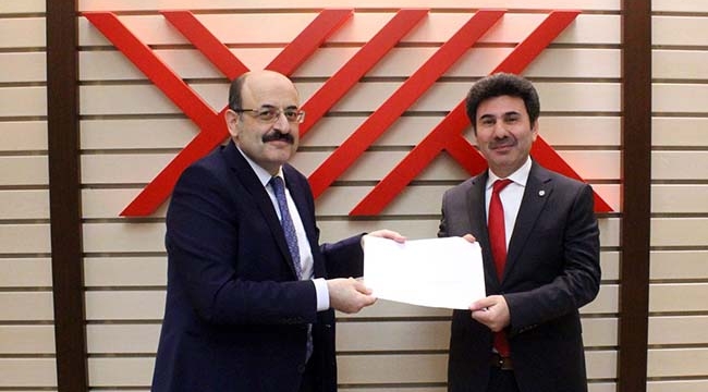 Rektör Karacoşkun Mazbatasını Aldı
