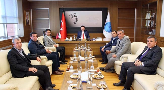 Rektör Karacoşkun Tebrikleri Kabul Ediyor
