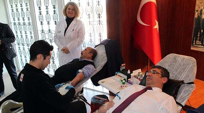 Sağlıkçılardan Kan Bağışı