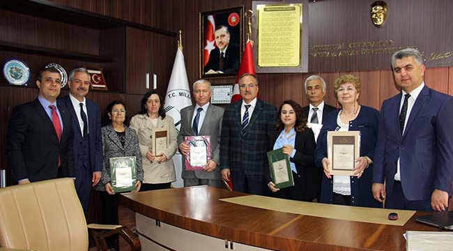Emekli Öğretmenlere Hizmet Şeref Belgesi Verildi