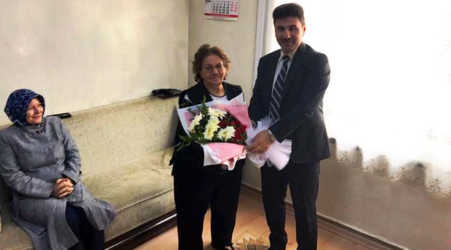 Rektörden İlkokul Öğretmenine Anlamlı Ziyaret