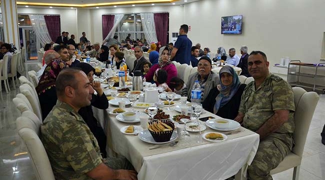 Şehit ve Gazi Ailelerinin Masalarında İftar Ettiler