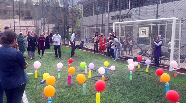 Üniversitede Oyun Oynadılar
