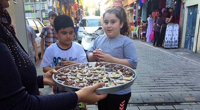 Kilis'te Oruç Tutan Çocuklara Destek