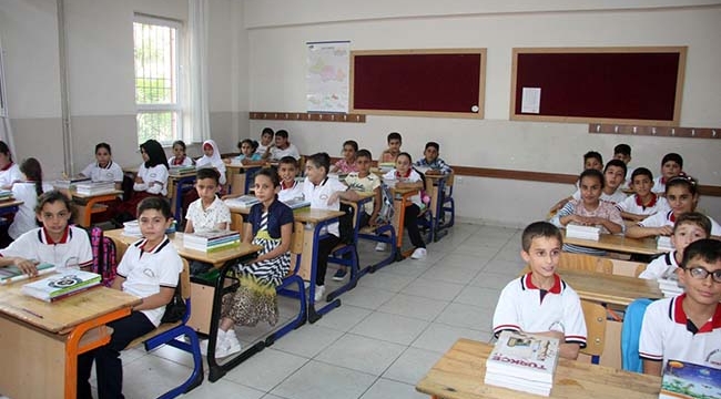 Türk ve Suriyeli Öğrenciler Okula Başladı