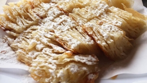 Asırlık Dökme Börek