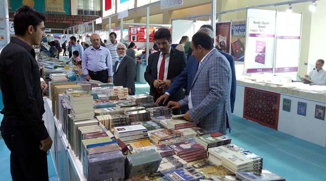 Rektör Karacoşkun, Maraş’ta Kitap Fuarını Gezdi