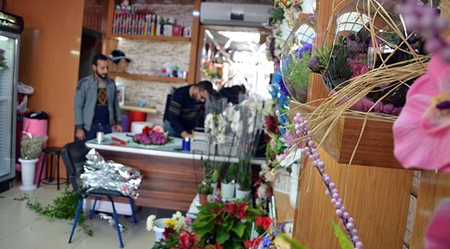 Kilis'te Çiçekçiler Yoğun Bir Gün Geçiriyor