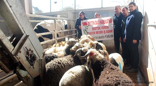 İşadamı Karlıon'dan Mehmetçiğe Kurban ve Su Desteği