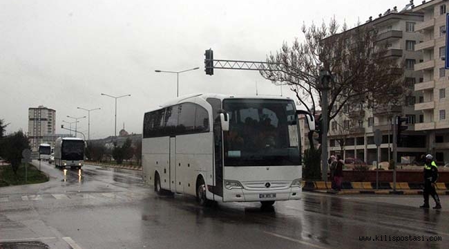 ÖSO Askerleri Otobüslerle Suriye'ye Geçti