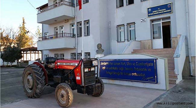Yaşlı Çiftinin Çalınan Traktörünü Jandarma Buldu