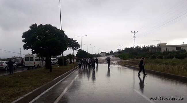 Kilis'te Şiddetli Yağış Yolu Kapattı