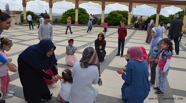 Kilis'te Suriyeli Çocuklar Uçurtma Şenliğinde Eğlendiler