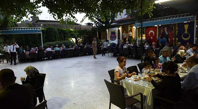 Askerler, Şehit ve Gazi Ailelerini İftarda Ağırladı