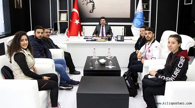 Milli Sporcular Rektör Karacoşkun'u Ziyaret Etti