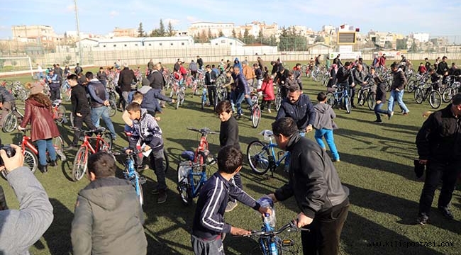 Kilis'te Bisiklet Dağıtımı Sürüyor