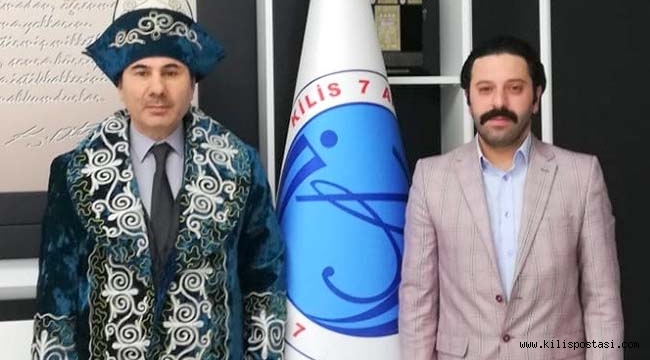Rektör Karacoşkun Şapan Giydi