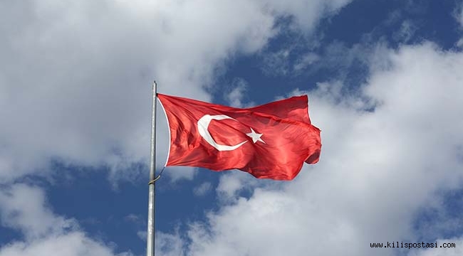 Bugün Herkes Türk bayrağı Asmalı