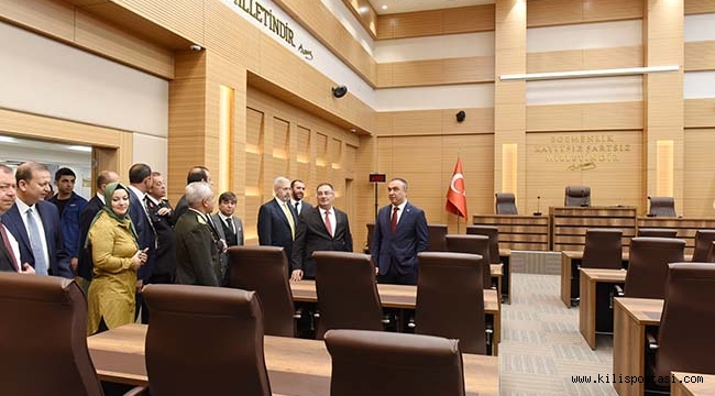 Vali Soytürk, Yeni Belediye Binasını Gezdi