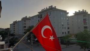 Balkonlarınıza Bayrak Asın 