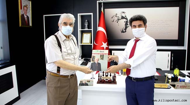 Zeytin Dalı Dergisi'nin 25. Yıl Sayısı Rektör Karacoşkun'a Verildi
