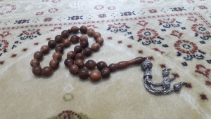 Namaz yüzlüler, secde izliler