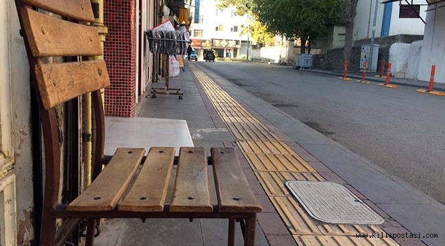 Artık Dükkan Önünde Oturmak Yasak!