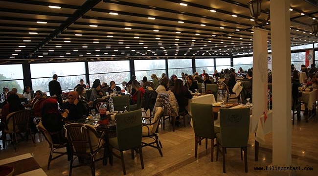 Polis Eşlerinden Kermes Etkinliği