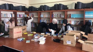 Üniversite Öğrencileri Kütüphane Kurdu 