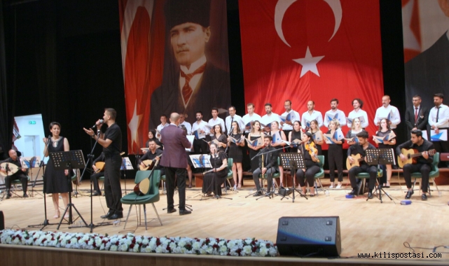 Öğretmenler Korosu Konser Verdi
