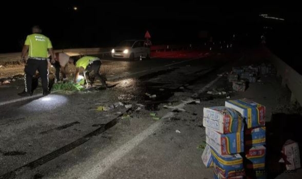 Kilis'te gıda yüklü minibüs devrildi