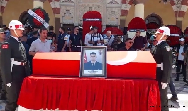 Kilis Şehidine Ağlıyor
