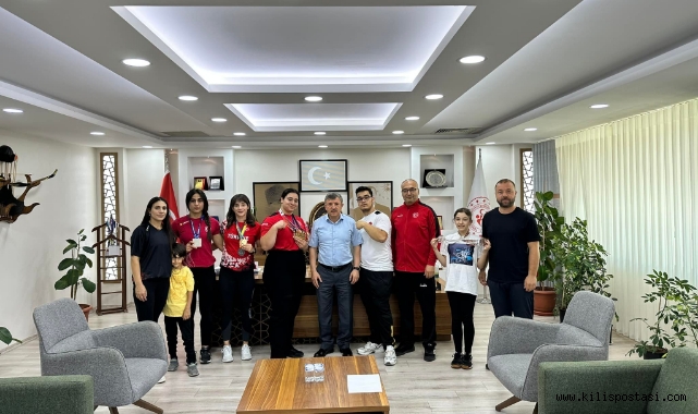 Kilisli Şampiyon Sporcular Kilis Gençlik Hizmetleri ve Spor İl Müdürü Metin Kaplan'ı Ziyaret Etti!