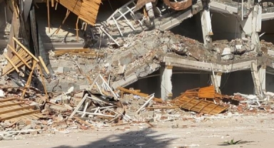 Kilis'te Depremde Hasar Alan Okul Binaları Yıkılmaya Devam Ediyor!