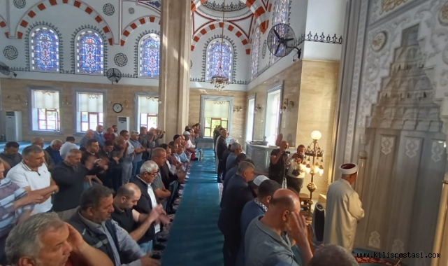 Filistin şehitleri için gıyabi cenaze namazı kılındı!