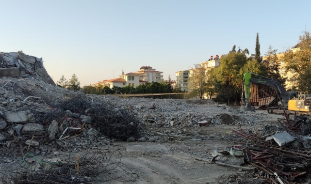 Milli Eğitim Müdürlüğü'ne Bağlı Ağır Hasarlı Okullar Tek Tek Yıkılıyor!