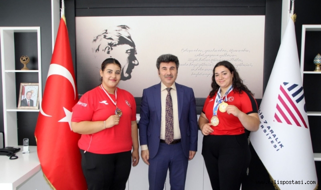 Şampiyon Öğrenciler, Kilis 7 Aralık Üniversitesi Rektörü Karacoşkun’la Bir Araya Geldi
