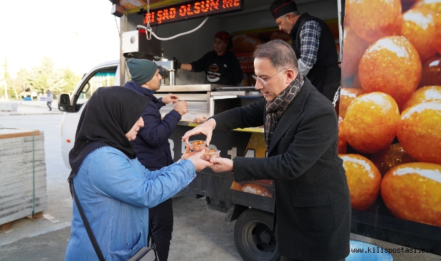 BAŞKAN ÇALIK ŞEHİTLER İÇİN LOKMA DAĞITTI