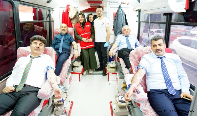 Kilis 7 Aralık Üniversitesi, 'Birbirimize Candan Bağlıyız' Kampanyasına Kan Bağışıyla Destek Verdi!