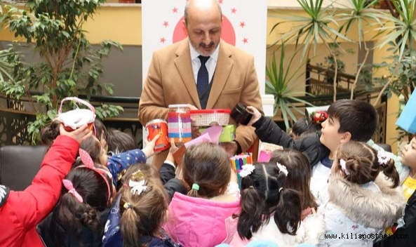 Kilis Müftülüğü'nden Anlamlı İnsani Yardım: Minikler Filistin İçin Kumbaralarını Açtı!