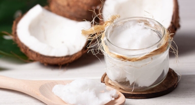 Harikalar Evi: Hindistan Cevizi Yağının Şaşırtıcı Faydaları ve Kullanım Alanları